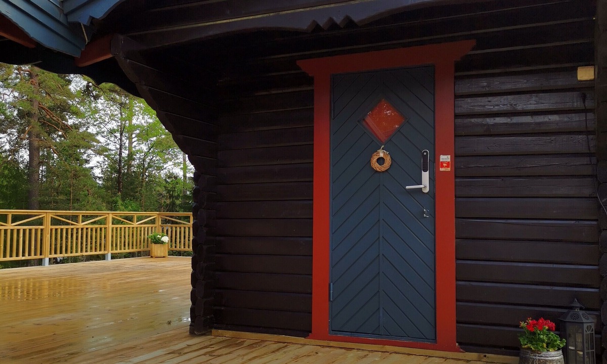 Karlstad Ski Chalet | Timber cottage 1/2 with Jacuzzi close to the Vänern