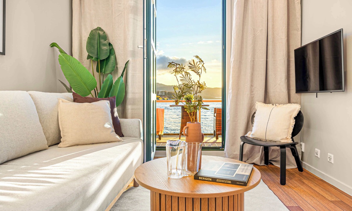 Sandviken Apartment | 105SB10 - 3BR Balcony Sea View