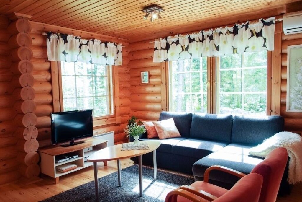 Hiukkajoki House | Yellow vacation home