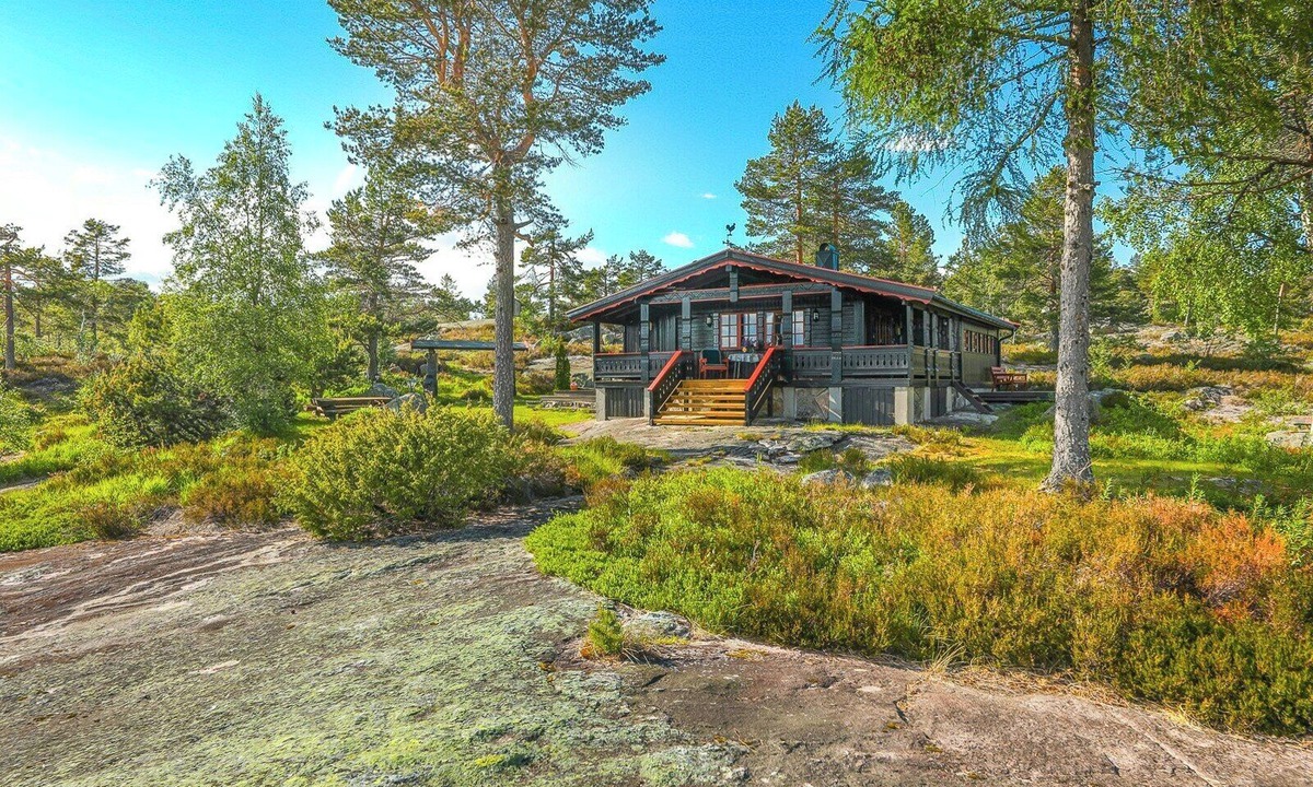 Nissedal House | Traditional cabin by Reinsvatn in Treungen