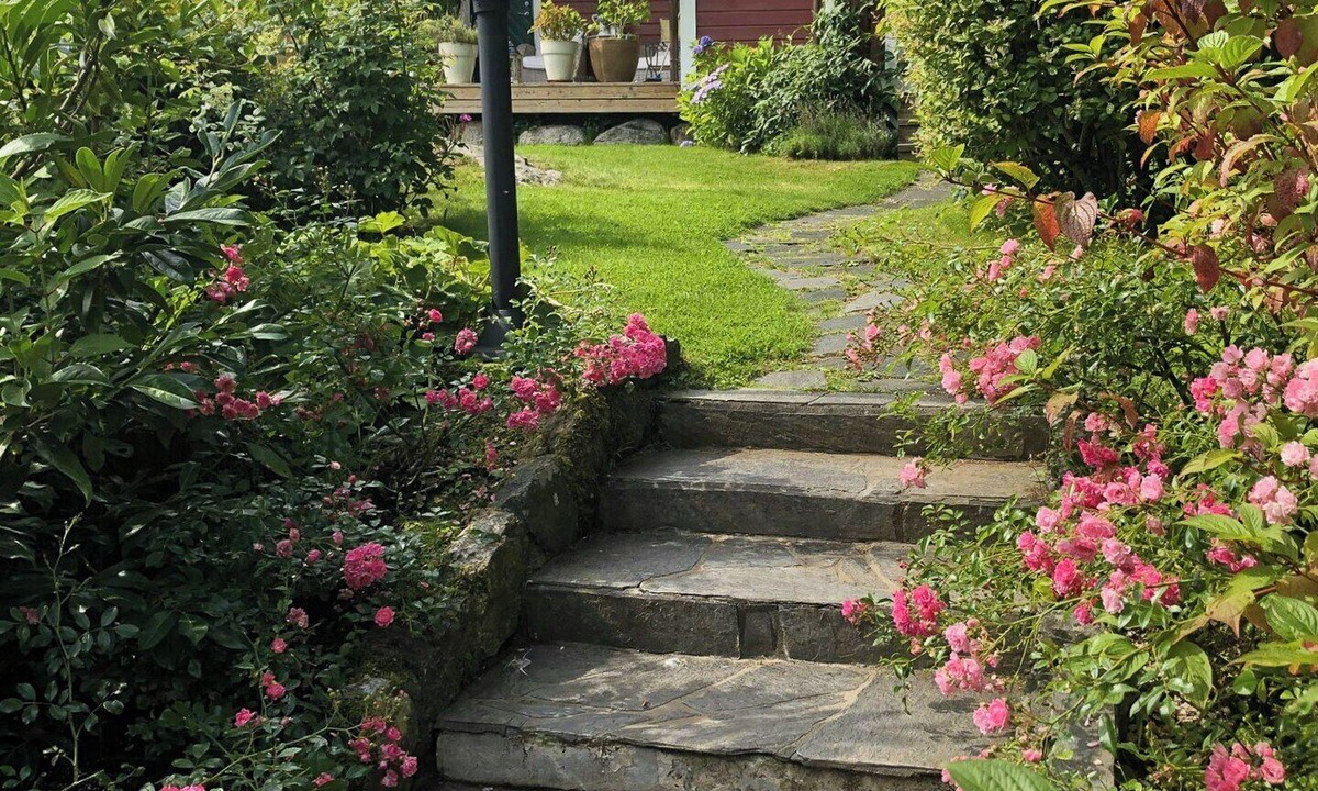 Grimstad House | Family house with private jetty in Homborsund