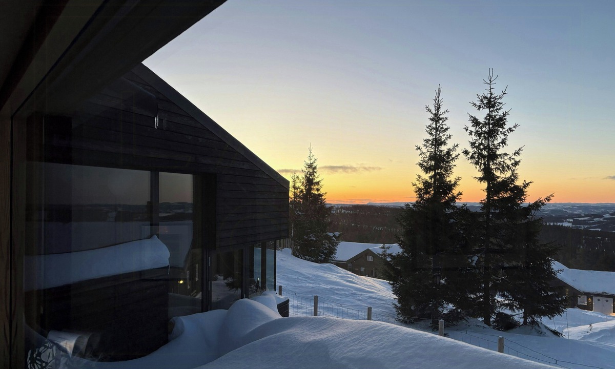 Sjusjoen House | Architect-designed cabin with views in Sjusjøen