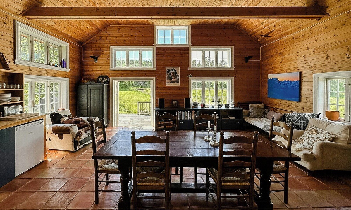 Faervik House | Historic barn and captain's house on Tromøya