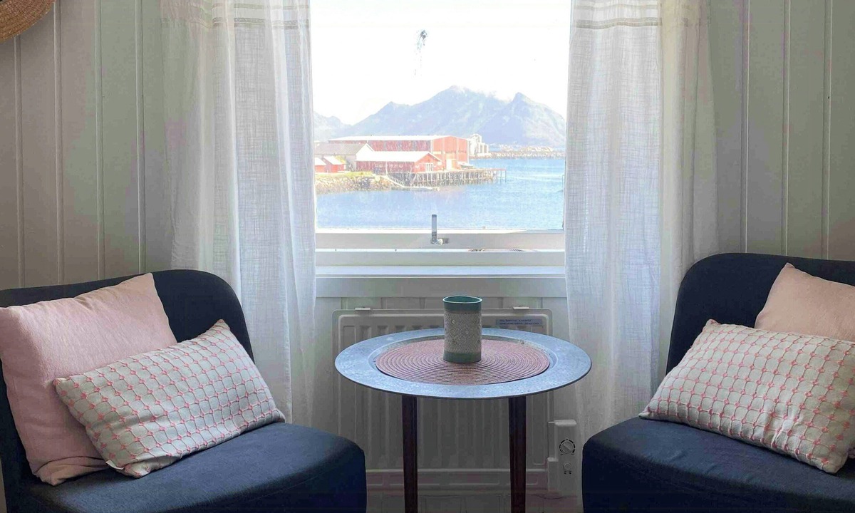 Ballstad House | Charming old cottage with sea view in Ballstad