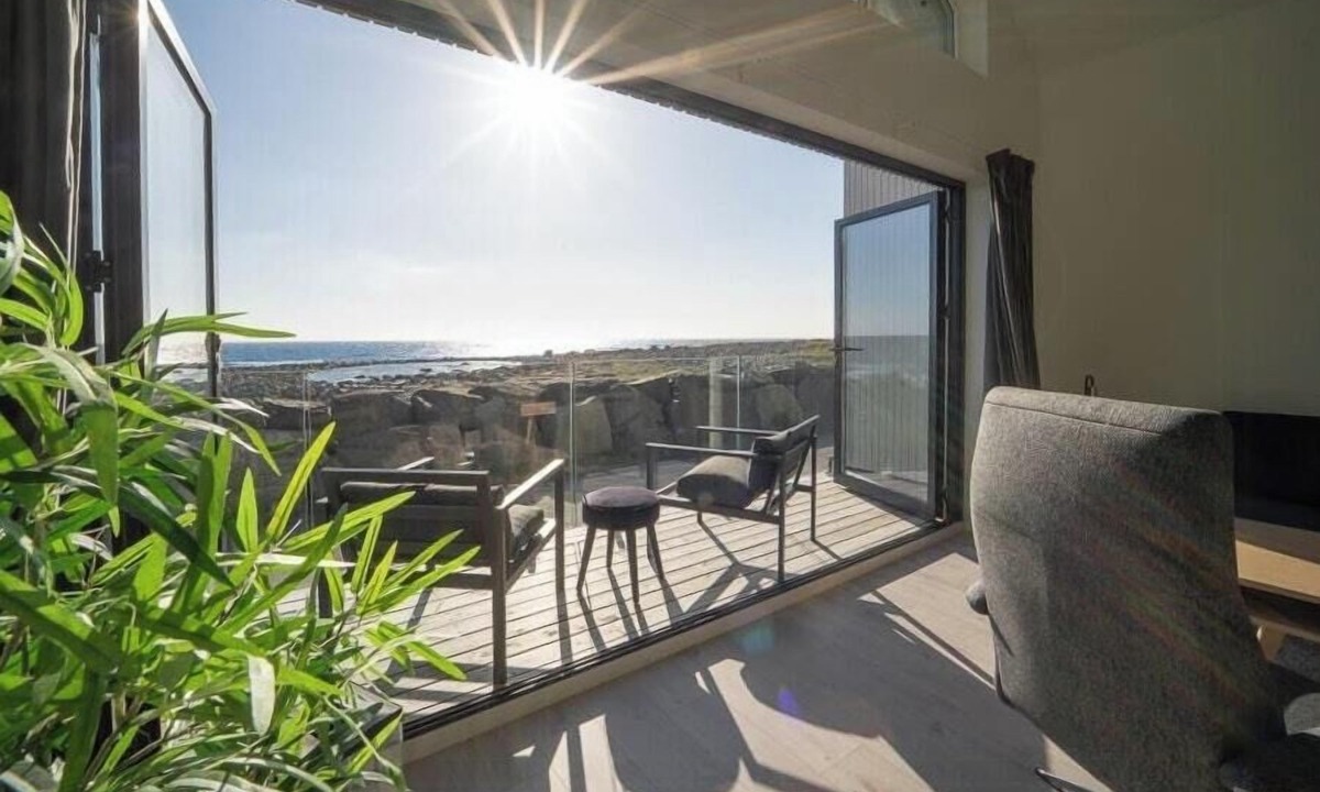 Vestbygd House | Modern holiday home with sea view in Borhaug
