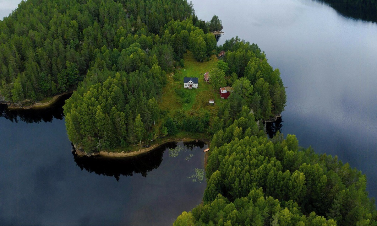 Drangedal House | 1770s farm with floating sauna by lake
