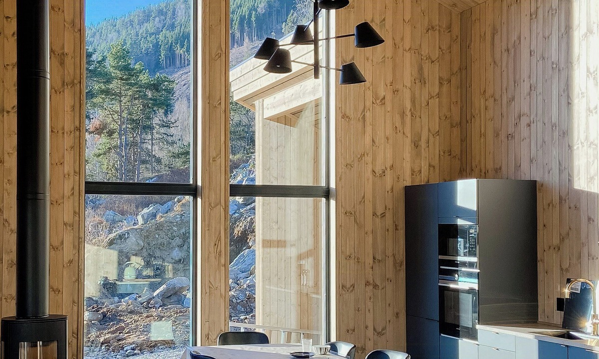 Luster House | Cabin embraced by extrairdinary nature