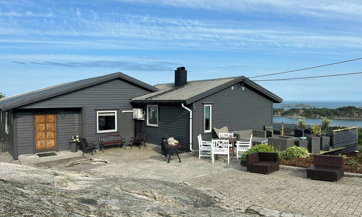 Sogne House | Beautiful cabin with ocean view in Lyngmyr