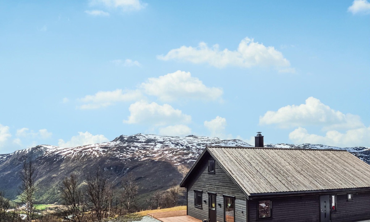 Borgund House | Stunning home in Borgund with sauna
