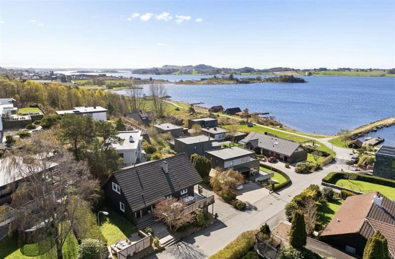 Kvernevick Villa | Exclusive House Rental During ONS, Prime Location, Just 6 Minutes by Bus to the ONS Exhibition, with Stunning Views