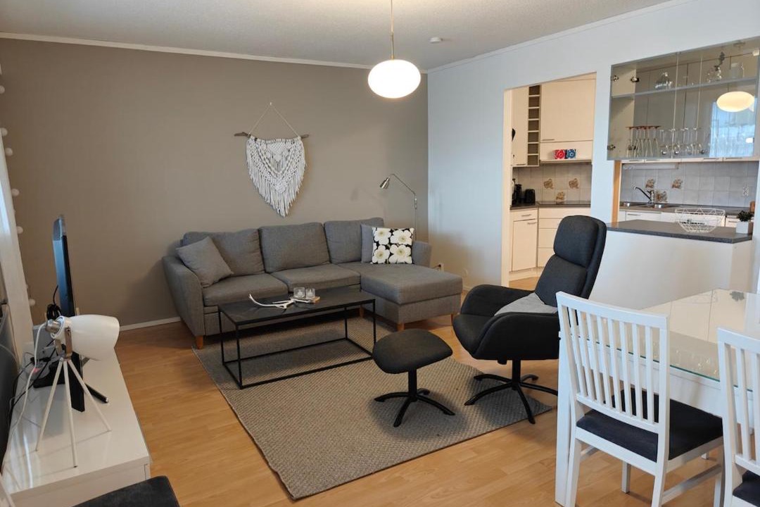 Ylivieska Apartment | Huoneisto erinomaisella sijainnilla, Rautatiekatu 13 Ylivieska