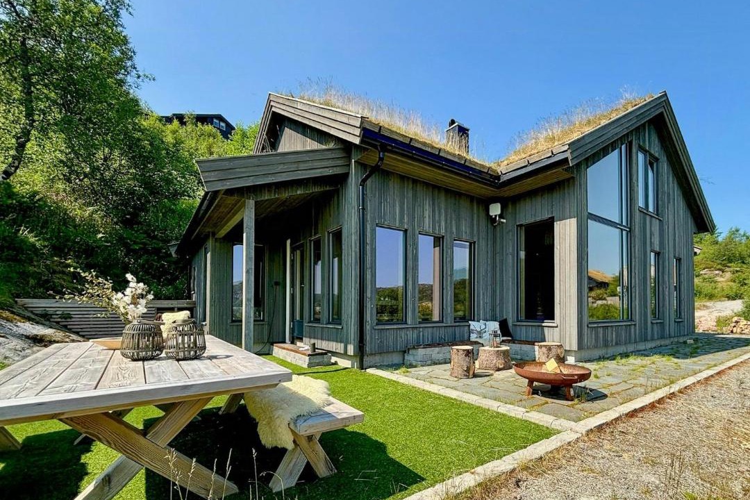 Ljosland House | Mountain cabin in Ljosland with ski-in access