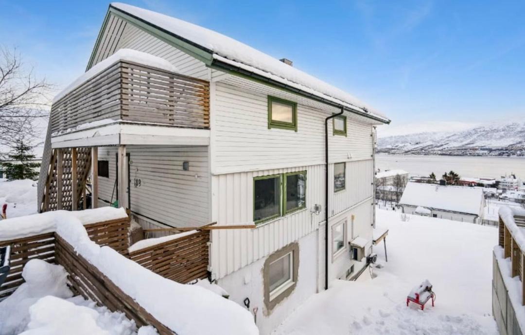 Tromso Apartment | Modern apartment with free parking near the city center