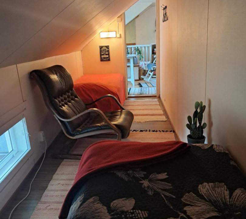 Muonio House | Rooms in a big wooden home, homestay