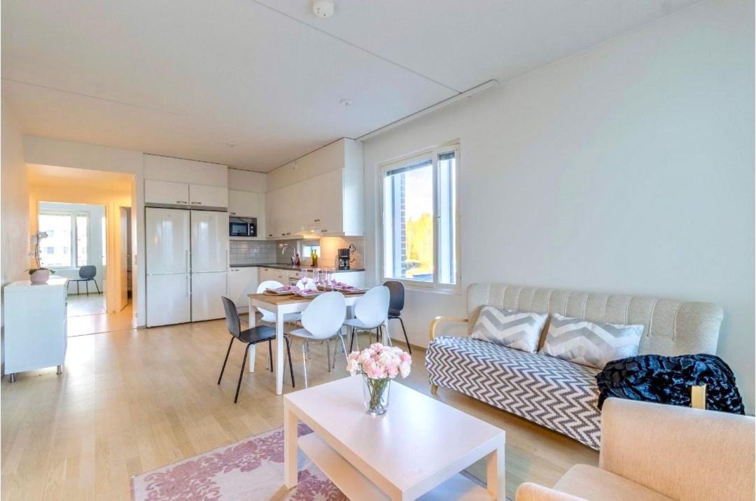 Aviapolis Apartment | 88 m2 with 3 bedrooms only 10 min from the airport and 350 m by train to the airport