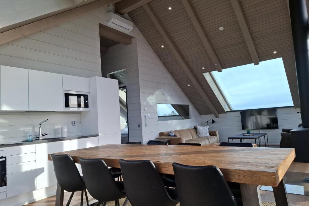 Ahtari House | Naava Chalet 401 Penthouse - Järvinäköala ilta-aurinkoon