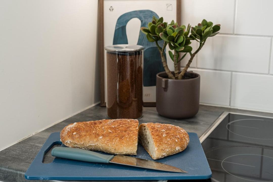 Pori Apartment | Borg Travel Center - Studio · Balcony · King Bed · Free Parking