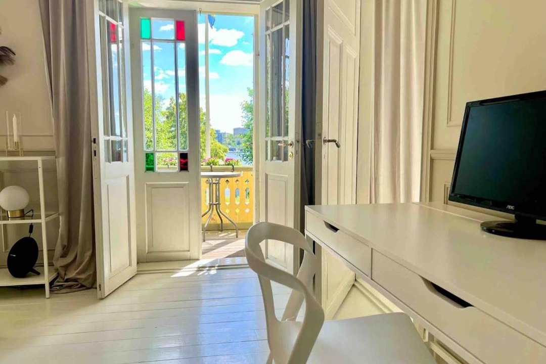 Huvudsta Apartment | Historic apartment by the water STHLM