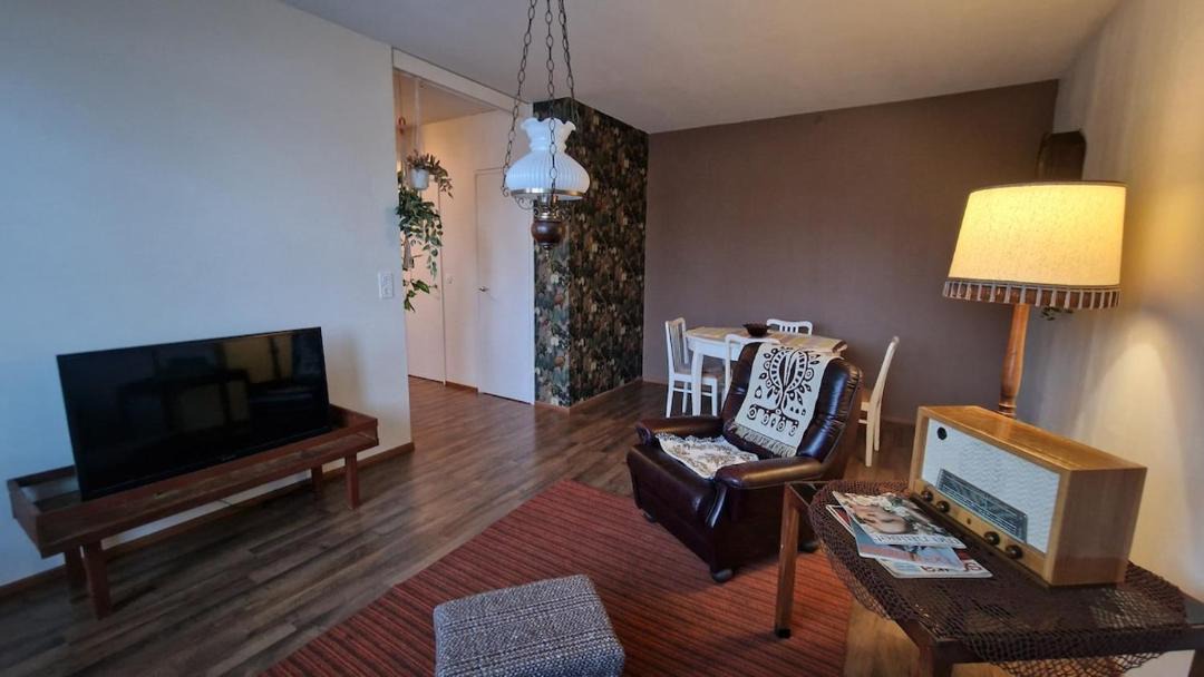 Hameenlinna Apartment | Mummola Kodikas Vintage-huoneisto