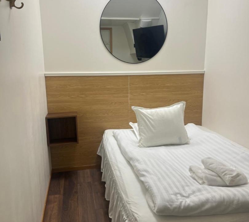 Vasteras Hotel | Oxbackens Hotell & Café