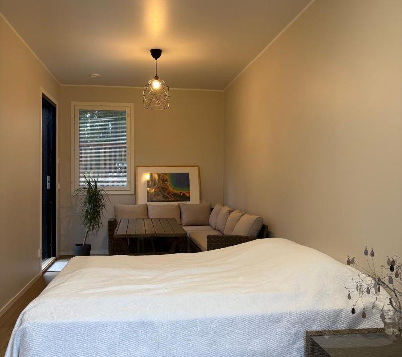 Espoo House | Cozy yard guest room with private entrance