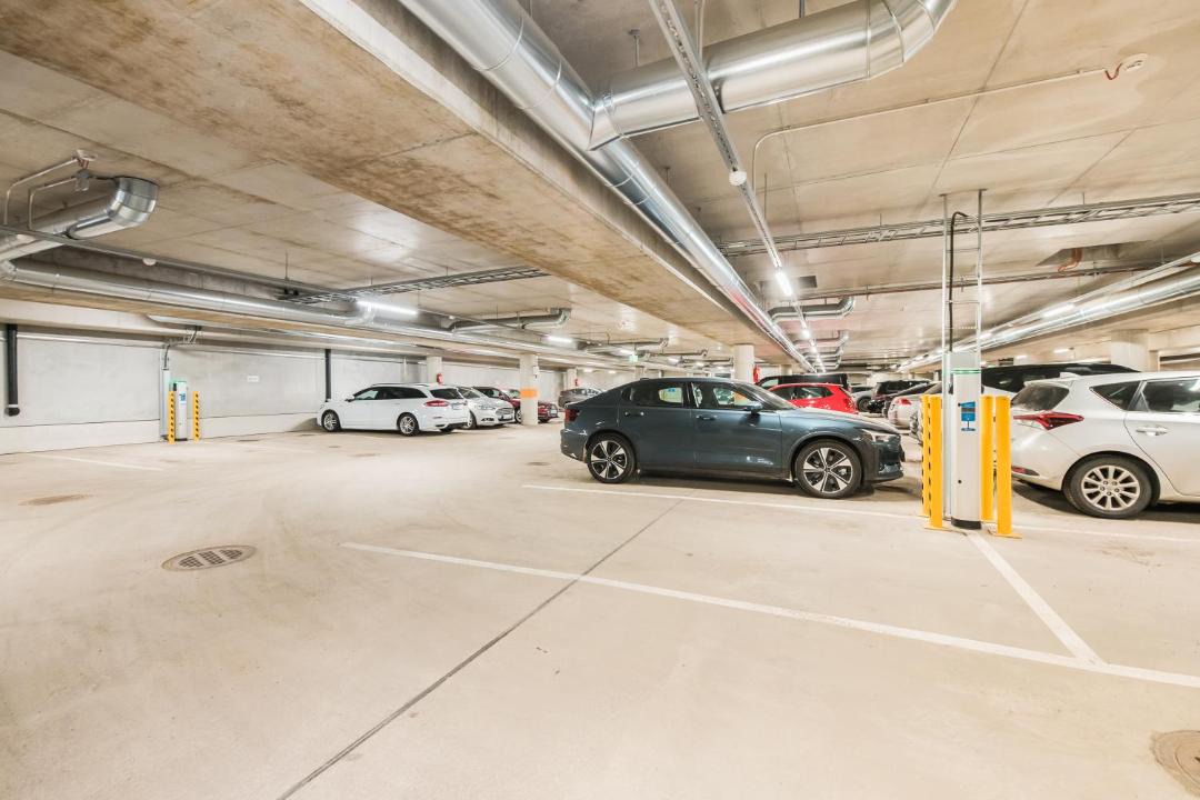 Pasila Apartment | Stylish 2BR with Balcony, AirCon, 24h Shop