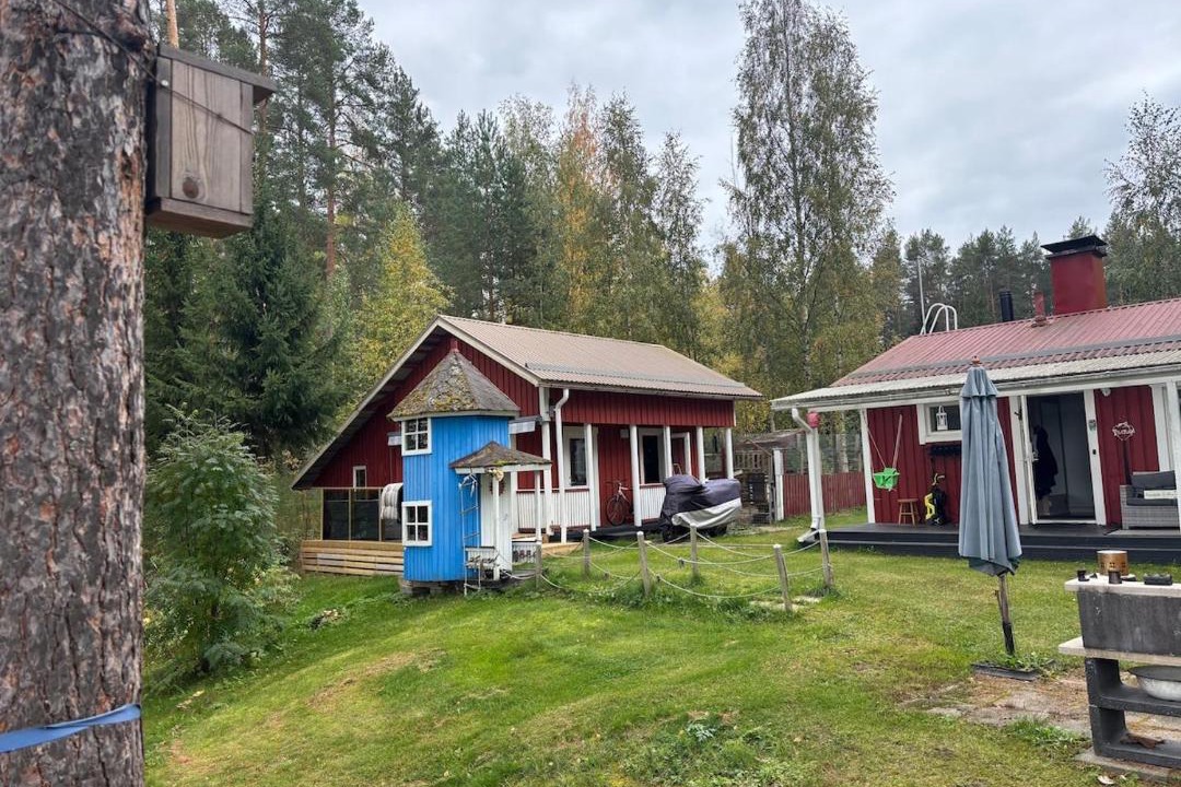 Vehmersalmi Villa | Villa Purnukka - Huvila upeissa järvimaisemissa ulkoporeammeella