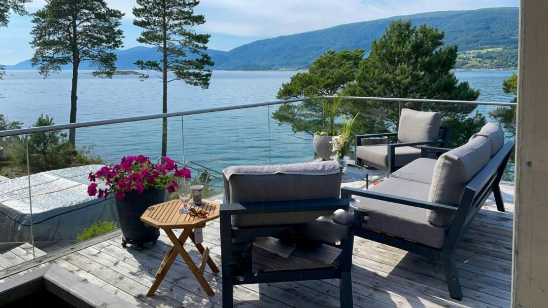 Eidsvag House | Seaside Cabin With Private Pier In Eidsvåg