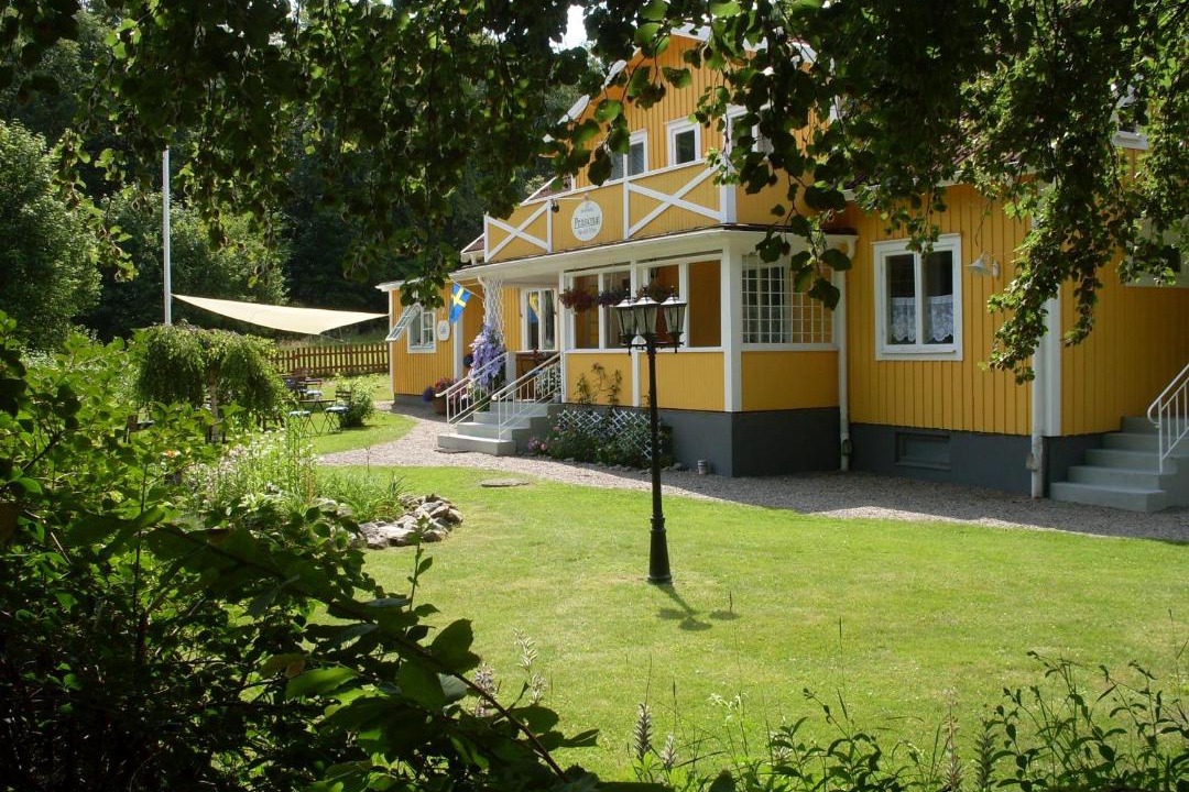 Stenbrohult House | Hotel & Pensionat Björkelund