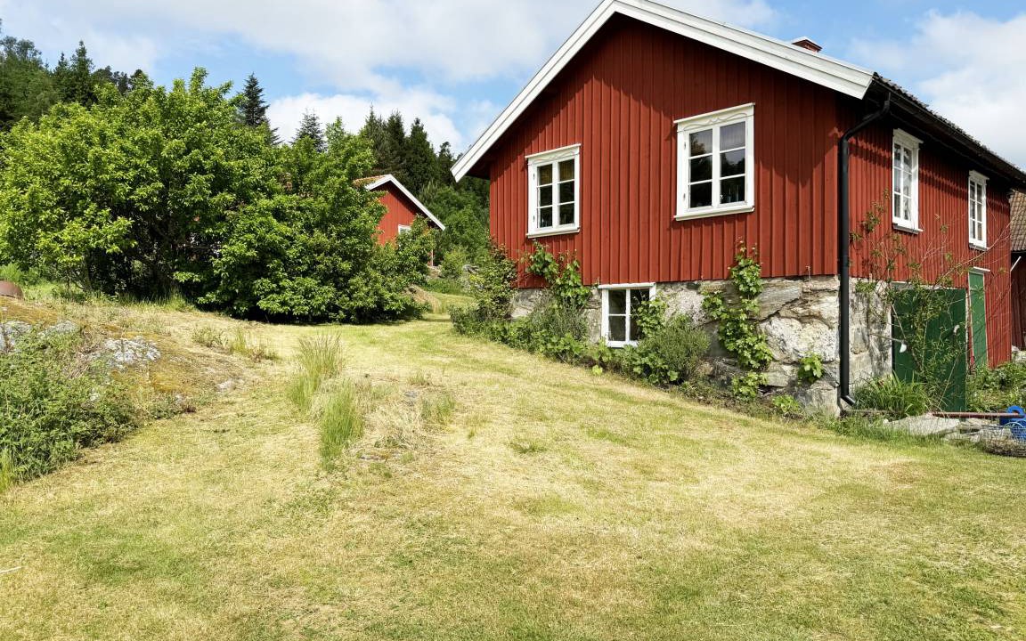 Photo of Buildings in Varekil