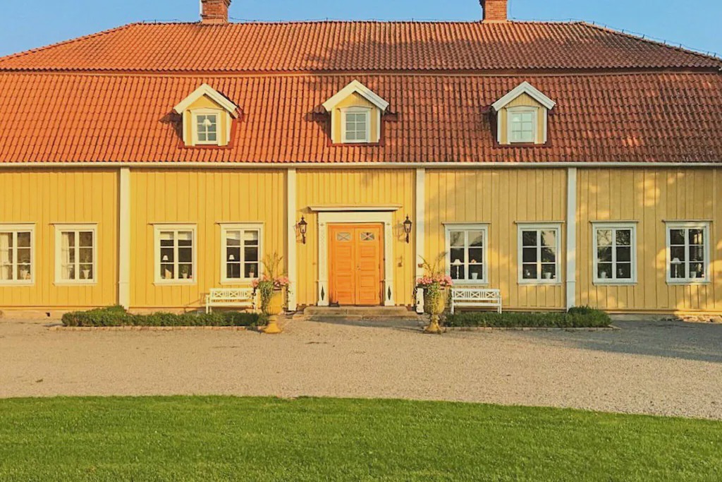 Photo of Buildings in Hova