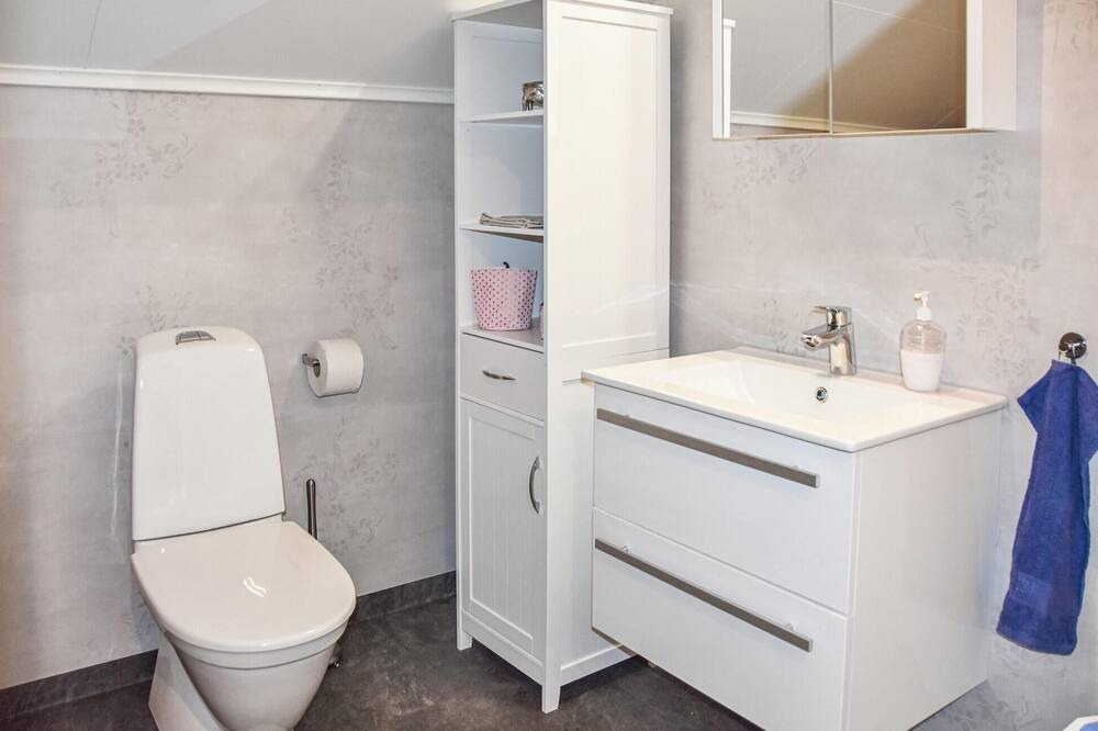 Photo of Bathroom in Arjang