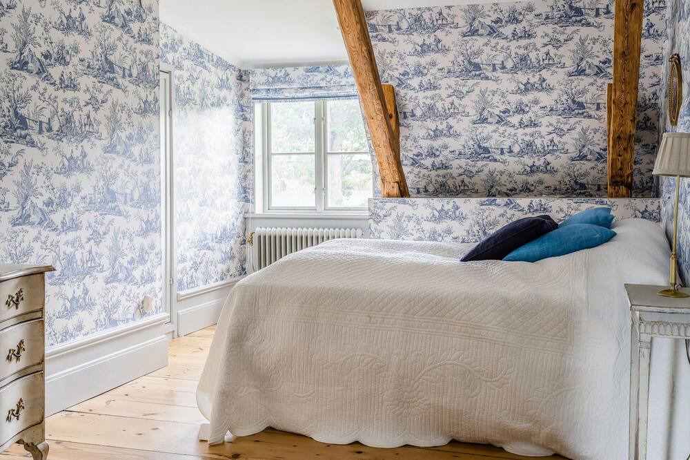 Photo of Bedroom in Holo