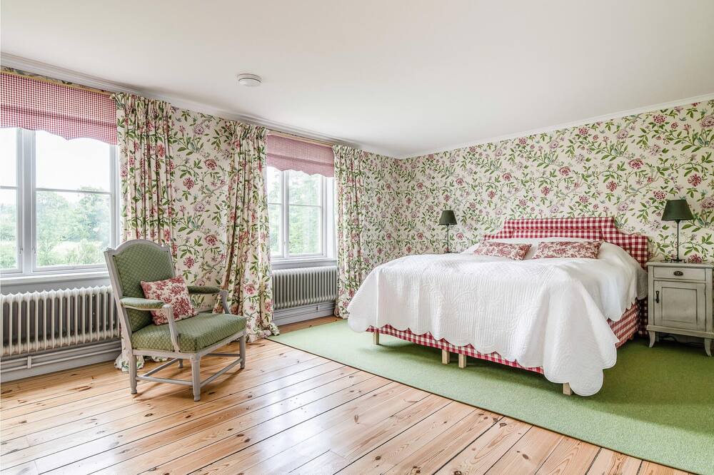 Photo of Bedroom in Holo