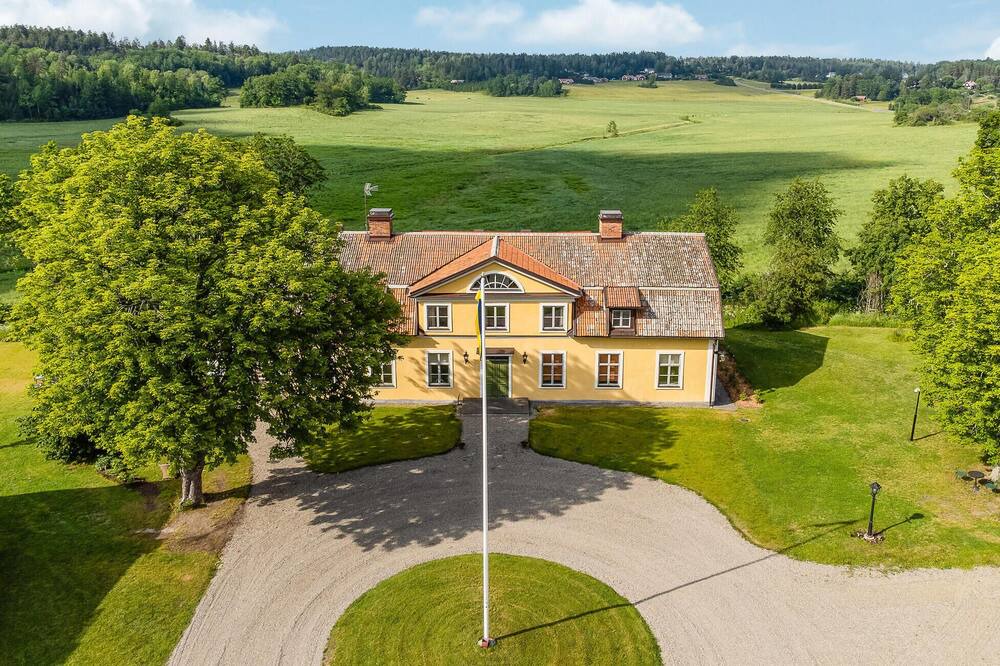 Photo of Outdoor in Holo