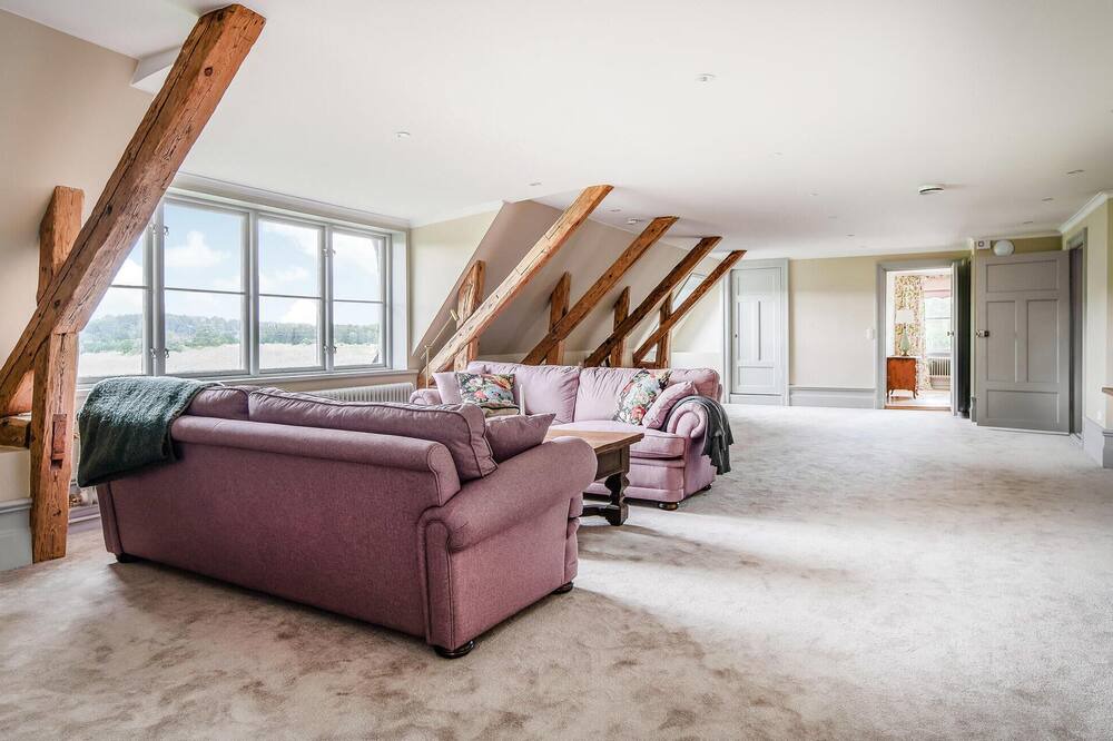 Photo of Livingroom in Holo