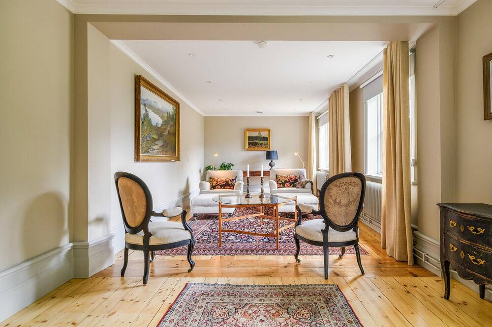 Photo of Livingroom in Holo