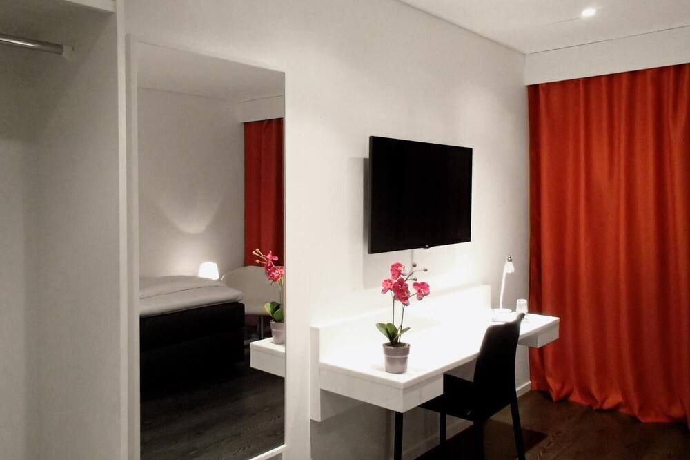 Photo of Bedroom in Save