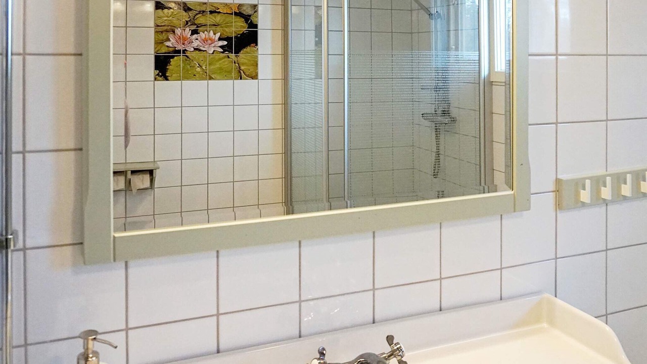 Photo of Bathroom in Asbro
