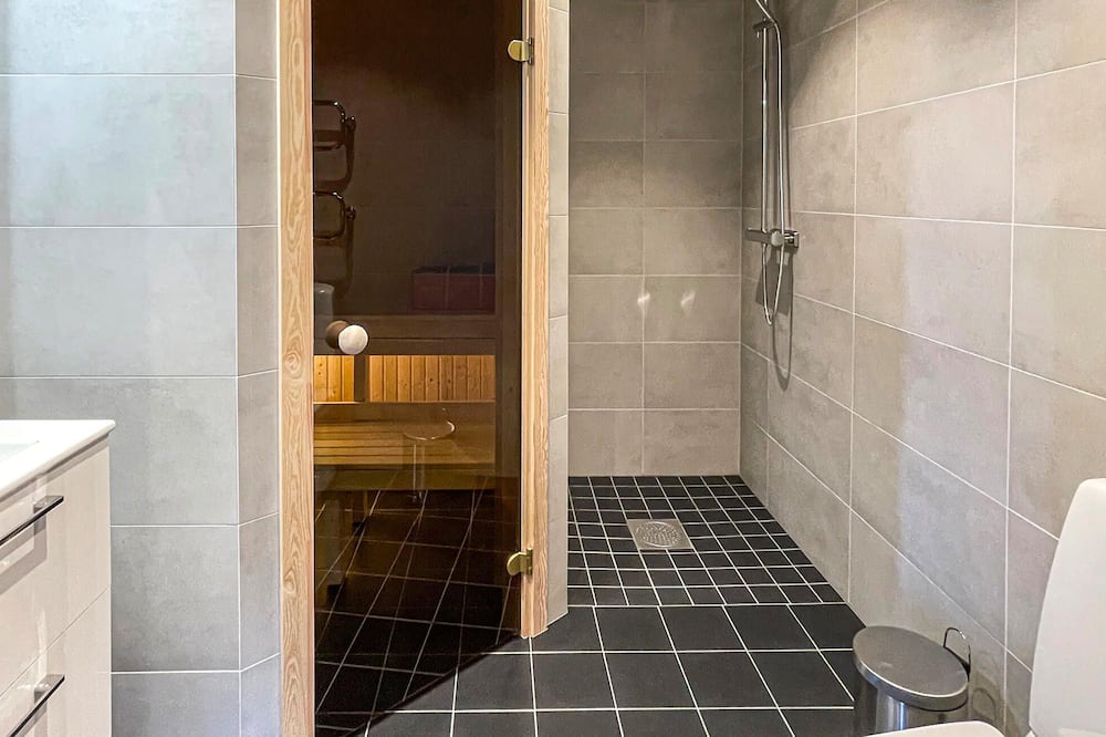 Photo of Bathroom in Salen