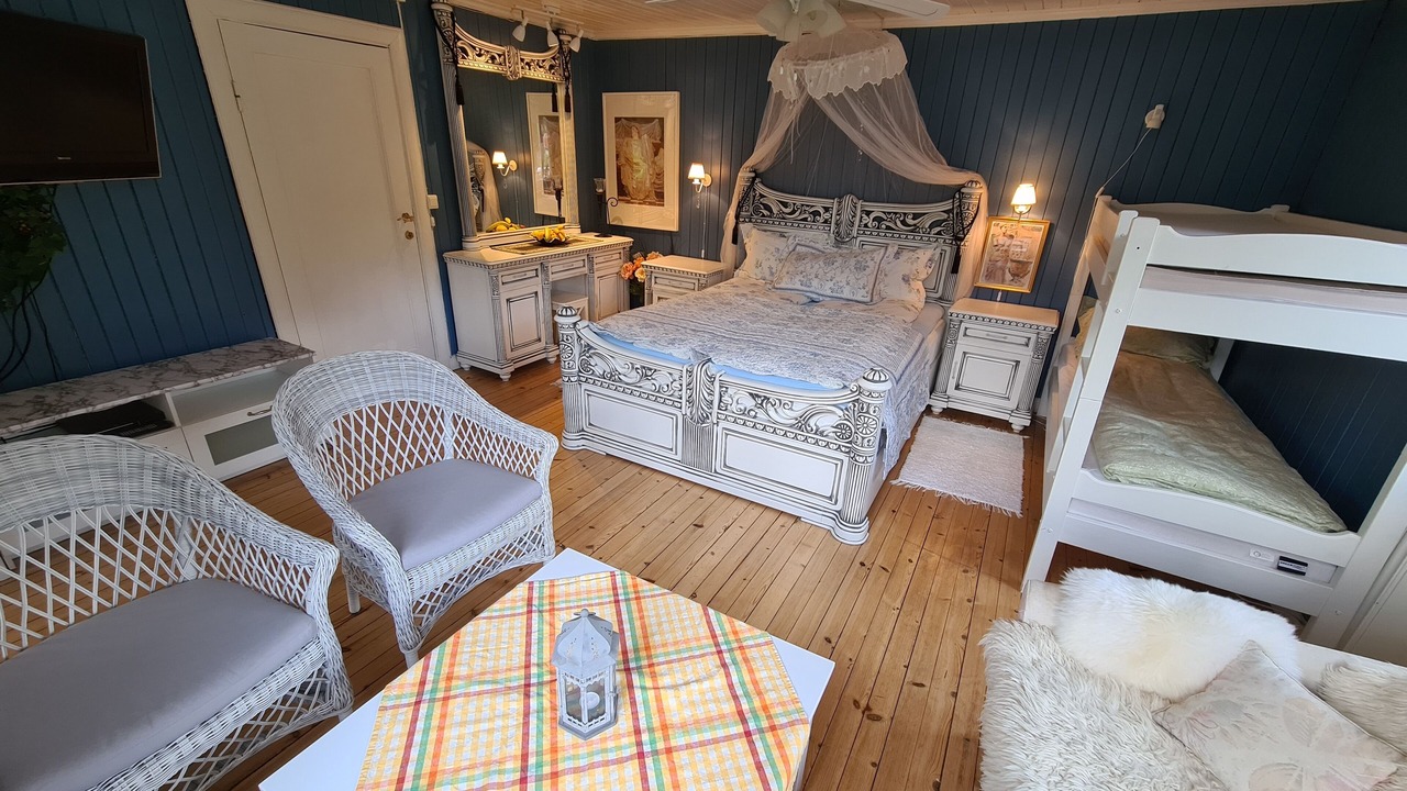 Photo of Bedroom in B