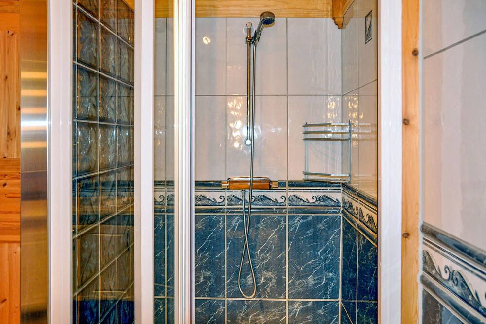 Photo of Bathroom in Salen