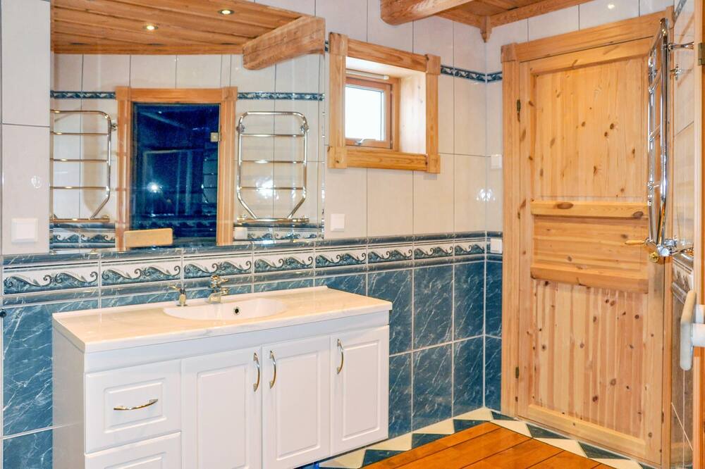 Photo of Bathroom in Salen