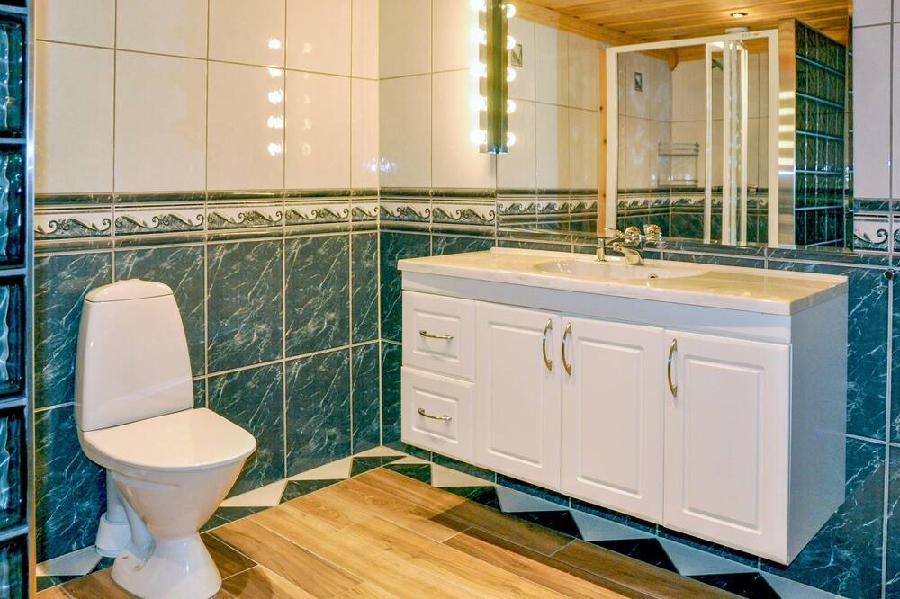 Photo of Bathroom in Salen