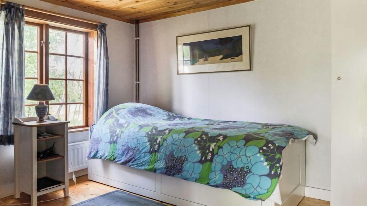 Photo of Bedroom in Vase