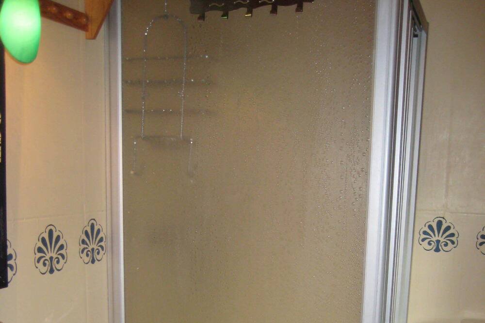 Photo of Bathroom in Tosse