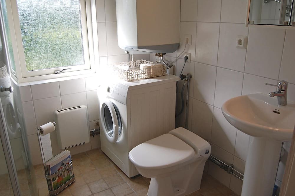 Photo of Bathroom in Listarum