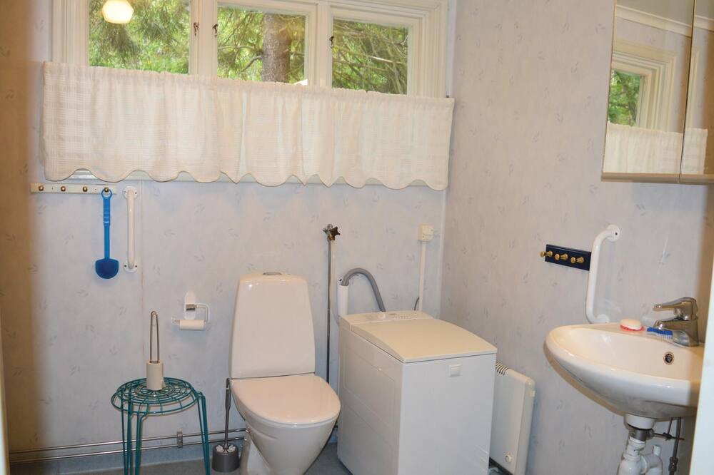 Photo of Bathroom in Saro