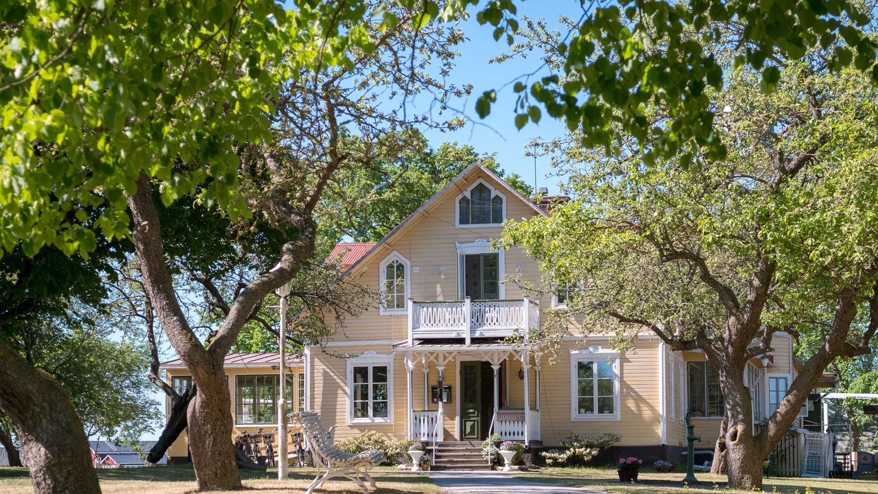 Photo of Buildings in Klintehamn
