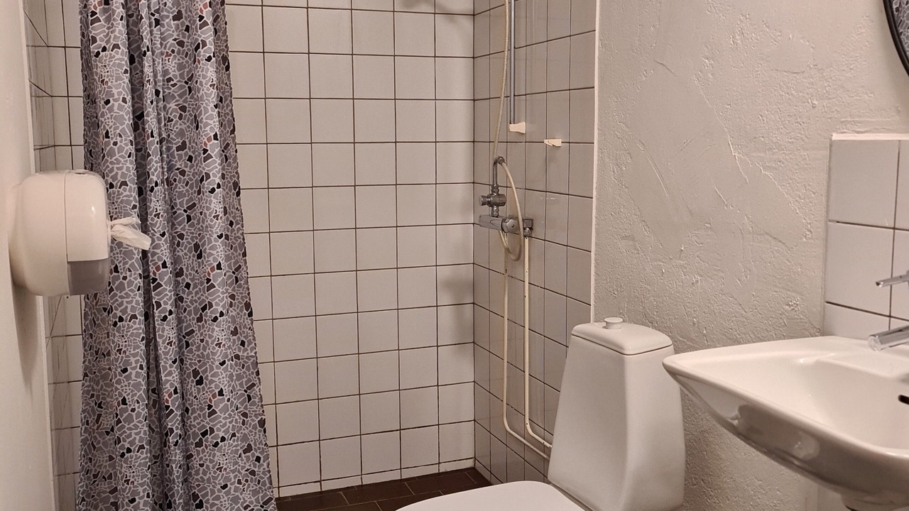 Photo of Bathroom in Hoor Municipality
